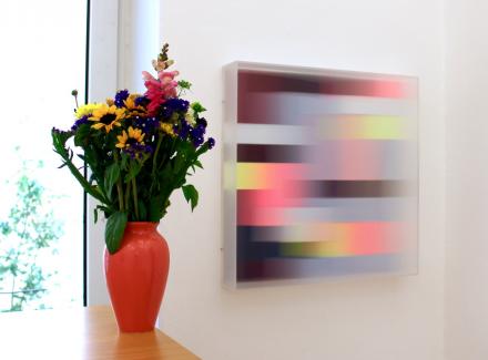 Christiane Grimm, little flow . 2017/2020, Mischtechnik und Acrylglas, 60 x 60 x 10 cm, Ausstellungsansicht