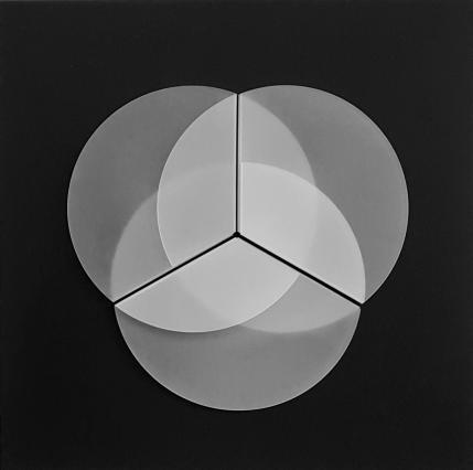 Robert Krainhöfner, Dreifachkreisrelief II, Acrylglas matt 5 cm, 70 x 70 cm