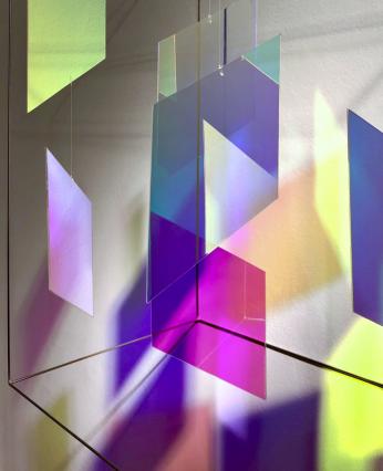 Rosali Schweizer, tempo di cambiare, 2020, Acrylglas und V2A Draht, 50 x 50 x 20 cm, Detail