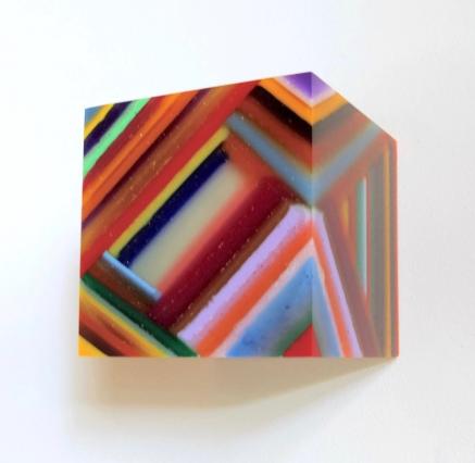 Harald Pompl Geometric Cube 1 2023 Harz mit Pigmenten 15 x 15 x 15 cm