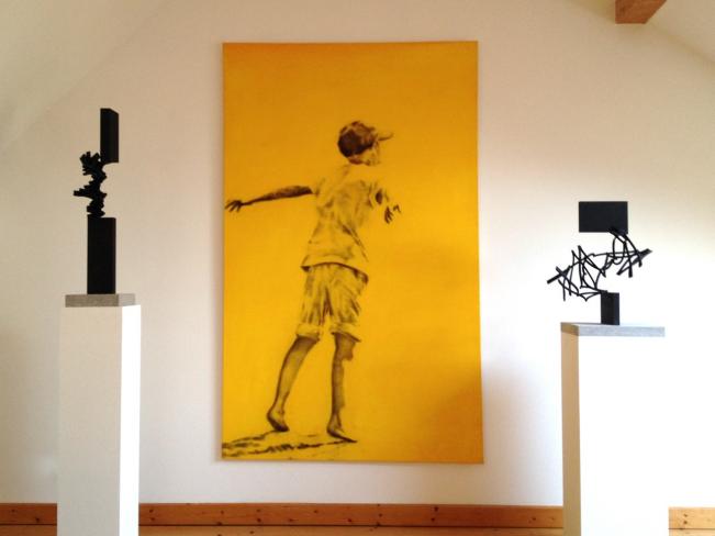 Dieter Mammel, Sunny Boy, 2016, Acryl und Tusche auf Leinwand, 195 x 120 cm, Ausstellungsansicht mit Thomas Röthel Stahldrehungen